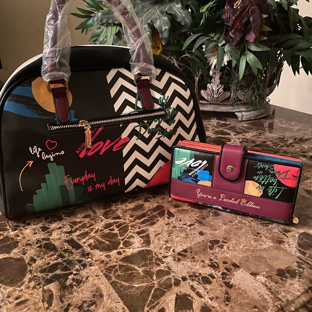 Beautiful bag with matching wallet - Picture 2 of 5